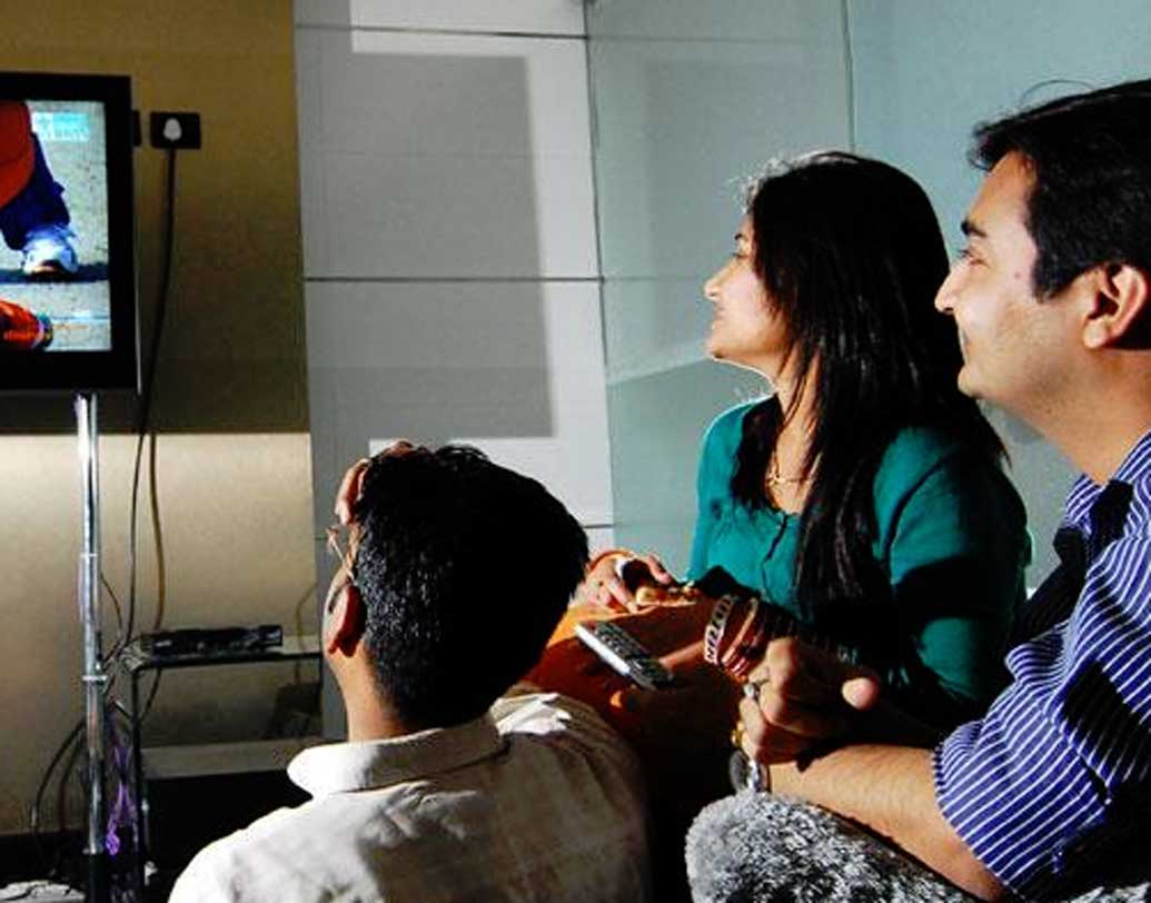 ‘ট্রাই’-এর নির্দেশ বলছে, ‘‘ব্রডকাস্টর বা সম্প্রচারকদের অফার পাওয়ার পরেই টিভি চ্যানেলের ডিস্ট্রিবিউটররা এবং কেব‌্ল অপারেটররা ছাড় দিতে পারবেন। আর সেই ছাড় হবে সম্প্রচারকদের নির্ধারিত মূল্যের ভিত্তিতেই।’’