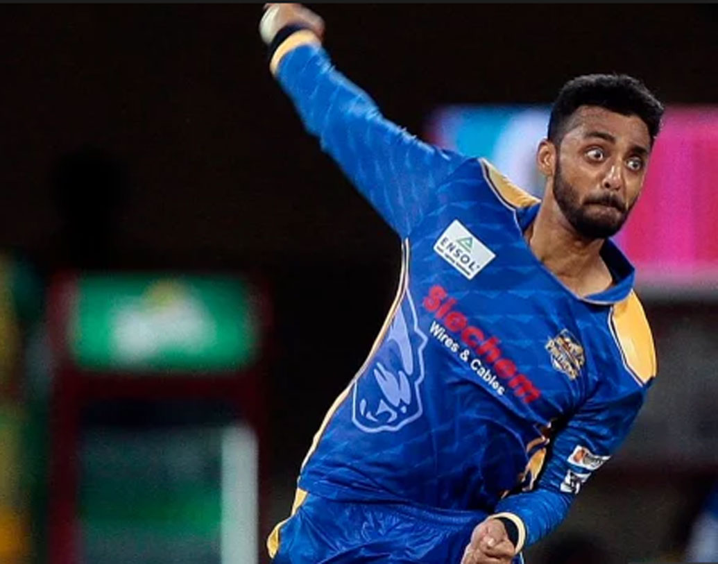 এ বারের চেন্নাই প্রিমিয়ার লিগে ৪০ ওভার হাত ঘুরিয়ে বরুণের ডট বলের সংখ্যা ১২৫! ইকনমি রেট ৪.৭। রীতিমতো সাড়া জাগানো। বিজয় হাজারে ট্রফিতে নয় ম্যাচে ৪.২৩ ইকনমি রেটে নেন ২২ উইকেট।