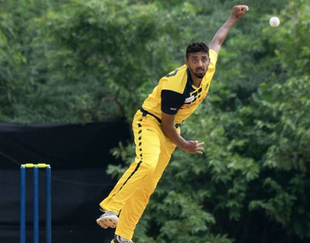 তামিলনাডু প্রিমিয়ার লিগে খেলেই ক্রিকেটমহলের নজরে প্রথমবার আসেন তিনি। চেন্নাই সুপার কিংসের নেটে বল করেছিলেন। গত আইপিএলে কেকেআরের নেটেও তাঁকে বল করতে ডেকেছিলেন অধিনায়ক দীনেশ কার্তিক।