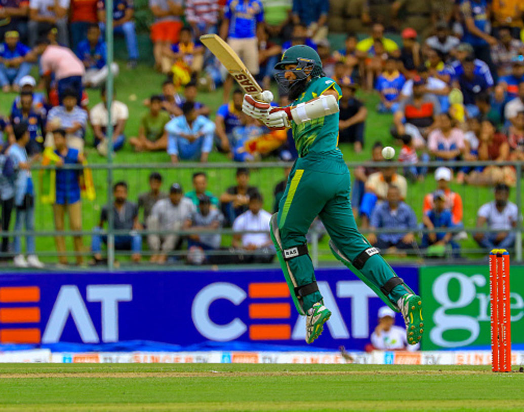 হাসিম আমলা: ক্রিকেট বিশেষজ্ঞদের মতে আর পাঁচ জনের মতো ভাগ্য খুলতে পারে আমলারও। অনেক দিন ধরে চলা আইপিএলে কোনও ক্রিকেটারের পরিবর্ত হিসেবে দলে আসতেই পারেন।