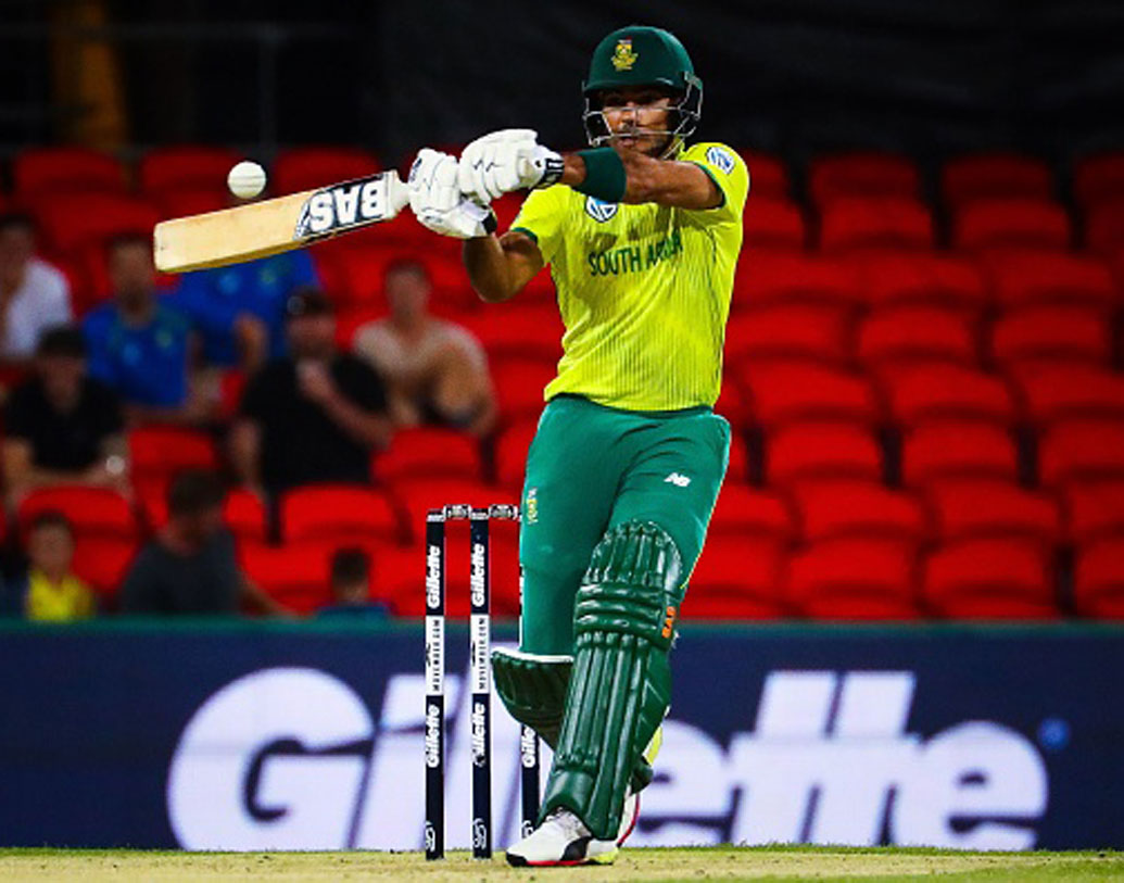 রিজ়া হেন্ডরিক্স: দক্ষিণ আফ্রিকার ক্রিকেটারটিকে টি২০ স্কোয়াডের অন্যতম সেরা বলে অনেকে মনে করেন। দক্ষিণ আফ্রিকার হয়ে ১৪টি ম্যাচ খেলা রিজ়া কিন্তু এ বারে কোনও দল পাননি।