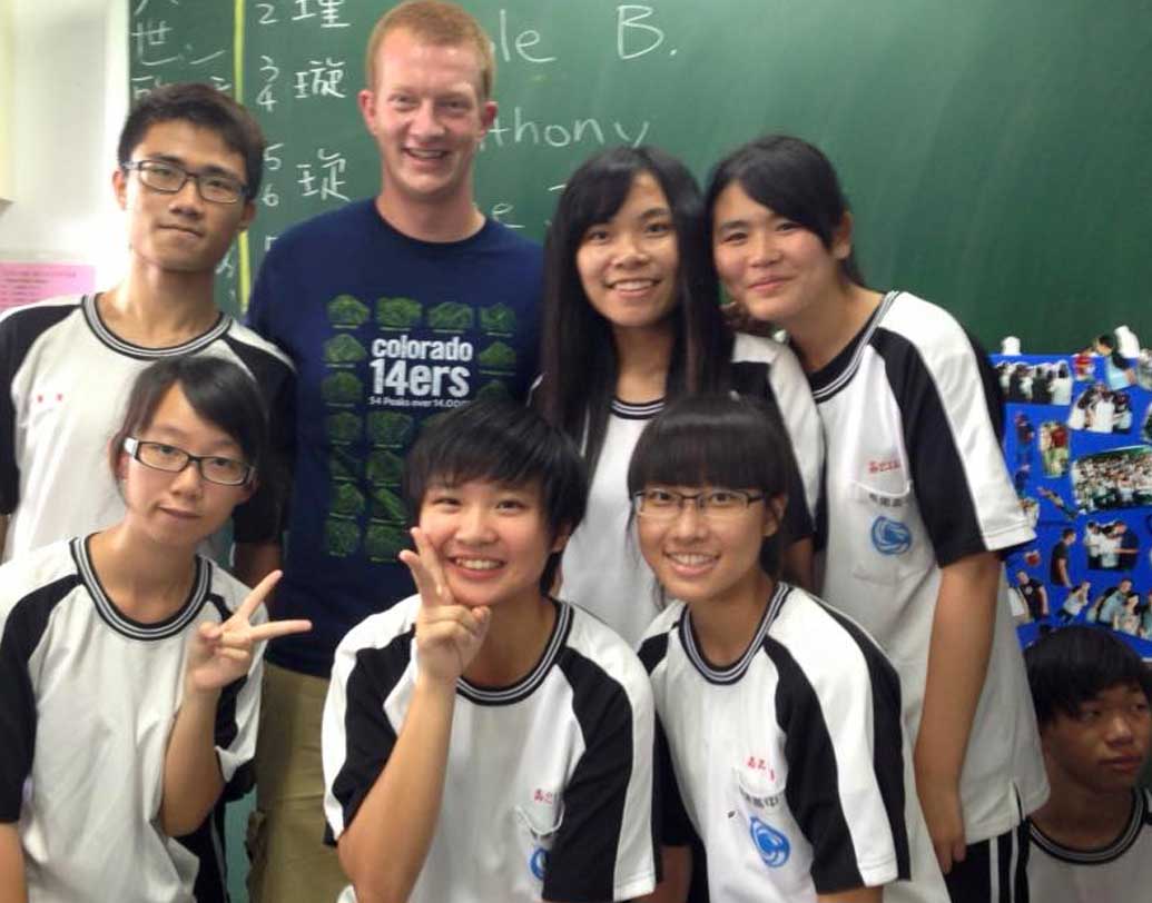 সমীক্ষায় দেখা গিয়েছে, ছাত্র-শিক্ষক সুসম্পর্কের নিরিখে শীর্ষ স্থানে রয়েছে চিন।তার পরেই রয়েছে মালয়েশিয়া, তাইওয়ান, রাশিয়া, কোরিয়া, ইন্দোনেশিয়া।