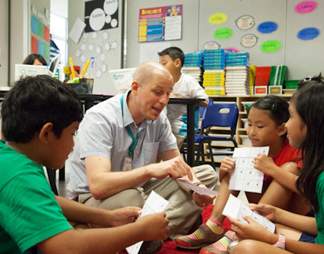 সবচেয়ে খারাপ অবস্থা ব্রাজিলের। সমীক্ষা অন্তত তেমনটাই বলছে। সে দেশে ছাত্র-শিক্ষক সম্পর্ক একদম তলানিতে ঠেকেছে।