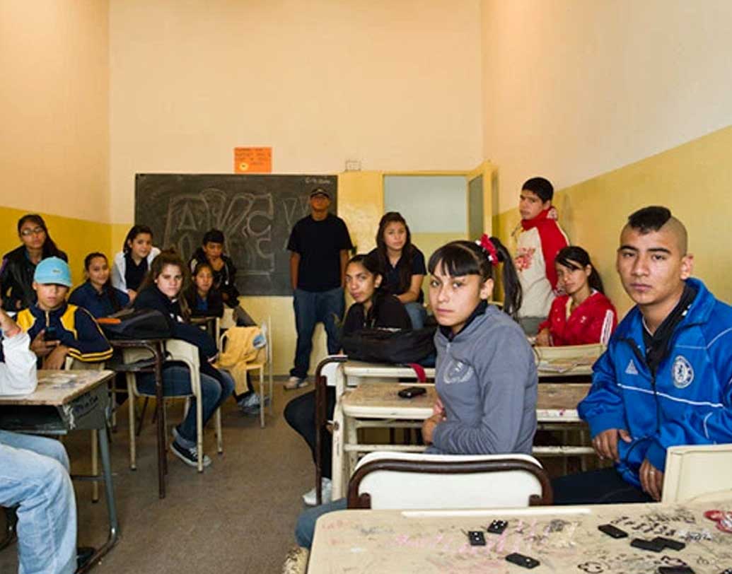 খুব ভালও নয়, আবার খুব খারাপও নয়— ছাত্র-শিক্ষকদের মধ্যেএমন মাঝামাঝি সম্পর্ক রয়েছে যে সব দেশে সেই তালিকায় রয়েছে জার্মানি, ফ্রান্স, মিশর, জাপান, ফিনল্যান্ড এবং আমেরিকা।