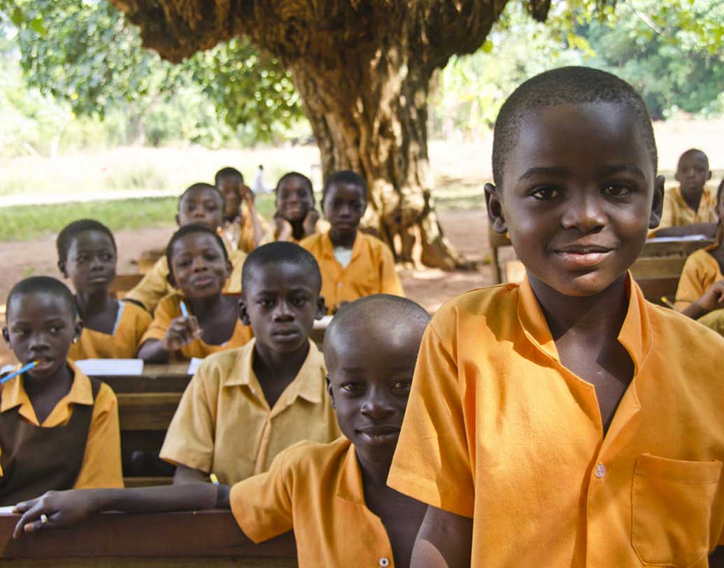 শিক্ষকদের পেশায় কি ছাত্ররা যেতে চান? সমীক্ষায় দেখা গিয়েছে ভারত, চিন, ঘানা ও মালয়েশিয়ায় অভিভাবকরা সন্তানদের এই পেশাতেই দেখতে বেশি আগ্রহী। তুলনায় ইউরোপের দেশগুলিতে অভিভাবকরাএই পেশাটাকে খুব একটা পছন্দ করেন না।