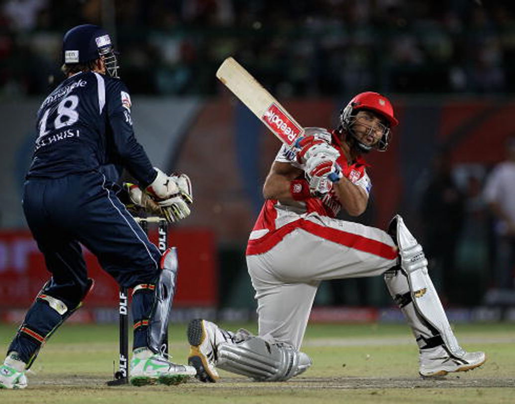 যুবরাজ সিংহ: এ বছরের নিলামে প্রথমবার কোনও দল না পাওয়া যুবরাজকে ২০১৫ সালে ১৬ কোটি দিতে তাঁকে কিনেছিল দিল্লি ডেয়ারডেভিলস।