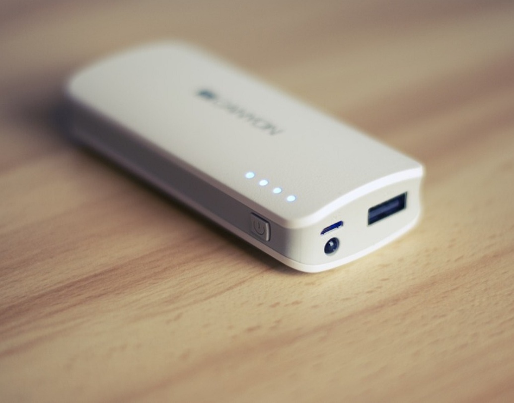 অন্যান্য:
ডিপার্টমেন্টাল স্টোর থেকে শাক-সবজি কিনতে গেলে এতদিন ৫ শতাংশ জিএসটি দিতে হত। এ বার থেকে আর কোনও কর দিতে হবে না। লিথিয়াম আয়ন ব্যাটারি দিয়ে তৈরি মোবাইলের পাওয়ার ব্যাঙ্ক, পুরনো রবারের টায়ার, কপিকল ইত্যাদির দামও কমছে।