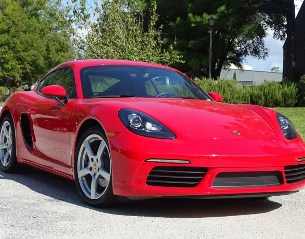 শুধু মার্সিডিজই নয়, বাদশাহের সংগ্রহে রয়েছে ৯০ লক্ষ টাকার পোরসে কেম্যান ৭১৮ এবং ৭২ লক্ষ টাকার জিপ র্যাং লার।