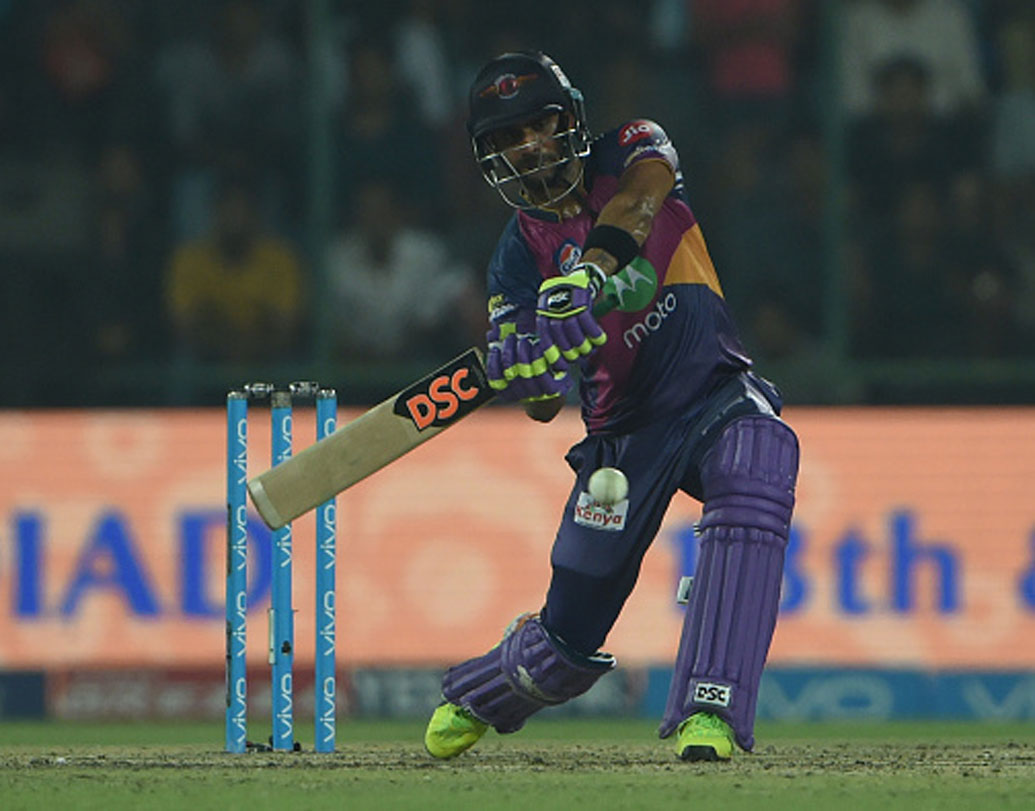 মনোজ তিওয়ারি: দল পাননি বাংলার অধিনায়কও। আন্তর্জাতিক ক্রিকেটের অন্যতম ভাগ্যহীন ক্রিকেটার বলা হয় তাঁকে। সেঞ্চুরি করেও বাদ পড়েছিলেন দল থেকে। মিডল অর্ডারের জন্য মনোজ অন্যতম পছন্দ।