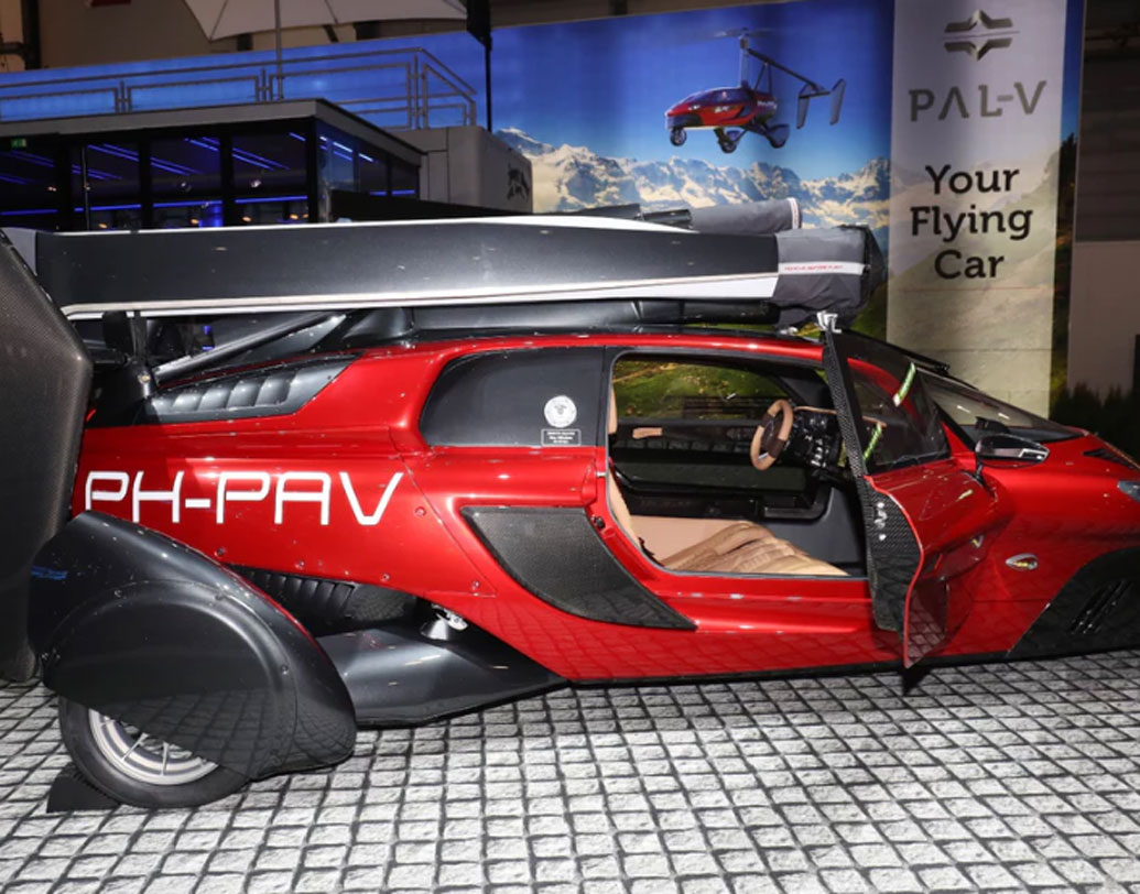 গাড়িটিতে সর্বাধিক ২ জন বসার জায়গা রয়েছে। মাল বহনক্ষমতা ২০ কেজির মতো। গাড়িটির ওজন ৬৬৪ কেজি।