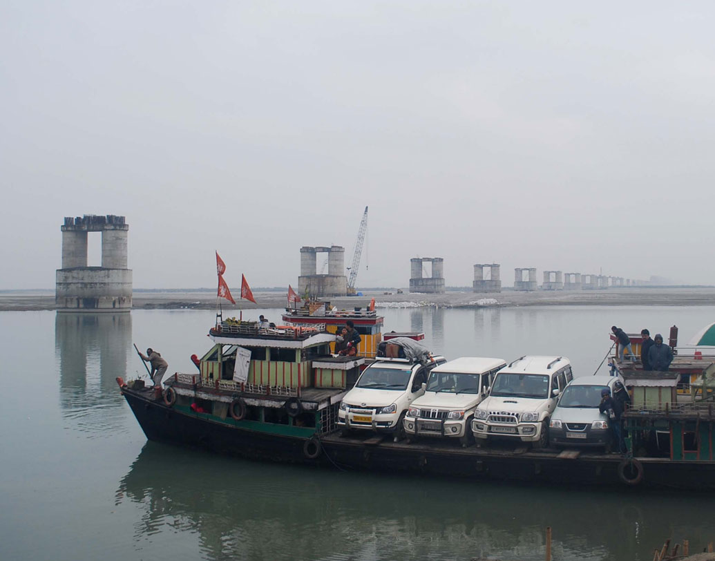 অসমের ডিব্রুগড় জেলার সঙ্গে ধেমাজি জেলার সংযোগস্থাপন করেছে এই বগিবিল সেতু। এই সেতুর কারণে দুই জেলার মধ্যে রেলপথে দূরত্ব ৫০০ কিলোমিটার থেকে কমে দাঁড়াচ্ছে মাত্র ১০০ কিলোমিটার। রেল সফরের সময়ও কমবে প্রায় ১০ ঘণ্টা।
