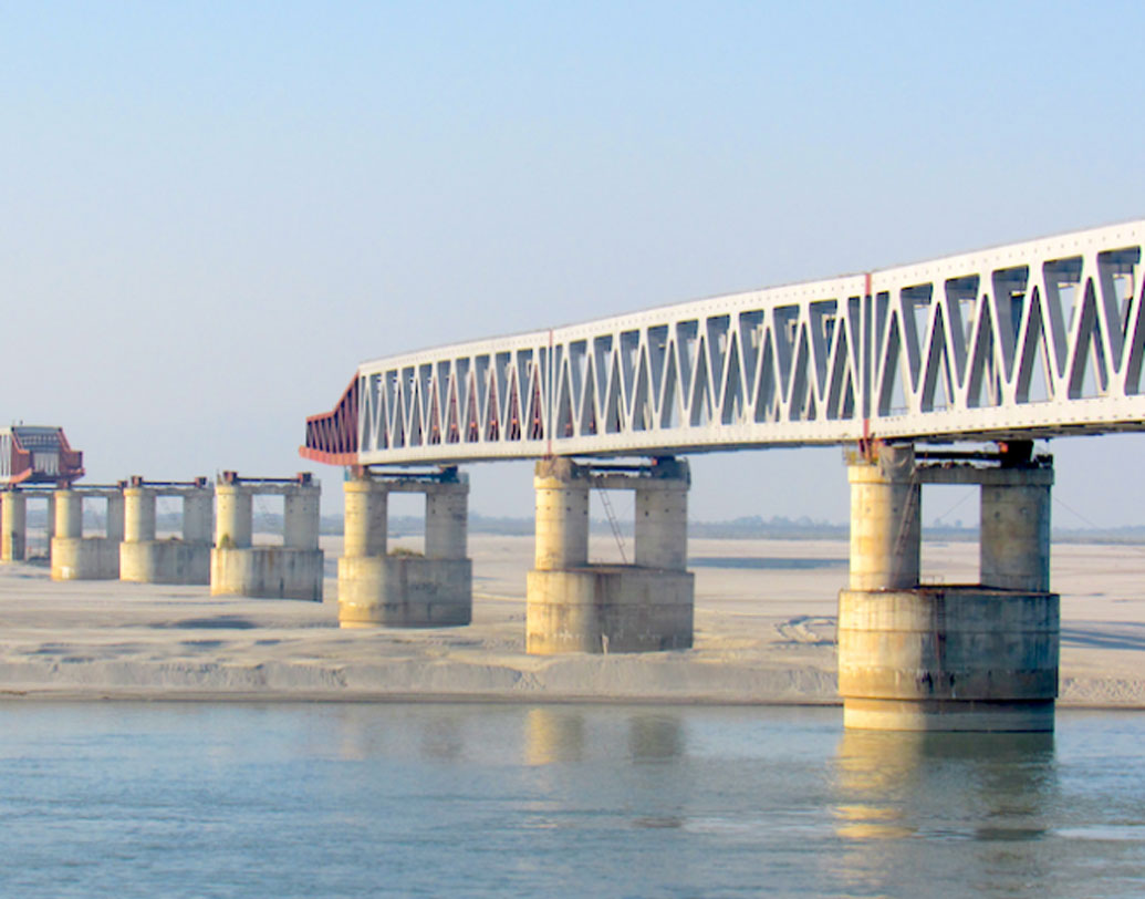 নর্থ-ইস্ট ফ্রন্টিয়ার রেলের (এনইএফআর) অধীনে তৈরি হয়েছে বগিবিল সেতু। এনইএফআর-এর মুখ্য জন সংযোগ আধিকারিক প্রণবজ্যোতি শর্মার দাবি, ইঞ্জিনিয়ারিং আর নির্মাণ শিল্পের এক অনন্য নজির এই বগিবিল সেতু।