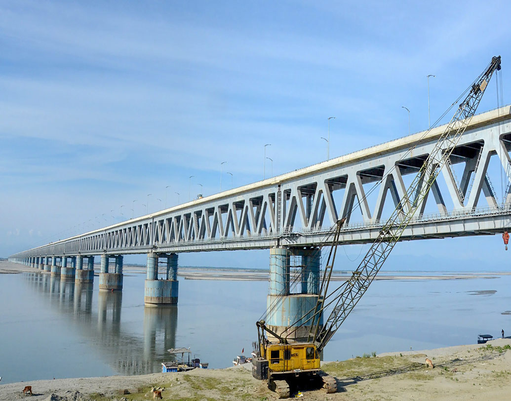 কোনও নাট-বোল্ট ব্যবহার করা হয়নি সেতুর স্টিলের কাঠামোটি তৈরি করতে। পুরোটাই ওয়েল্ডিংয়ের উপর দাঁড়িয়ে। যা দেশের মধ্যে প্রথম।