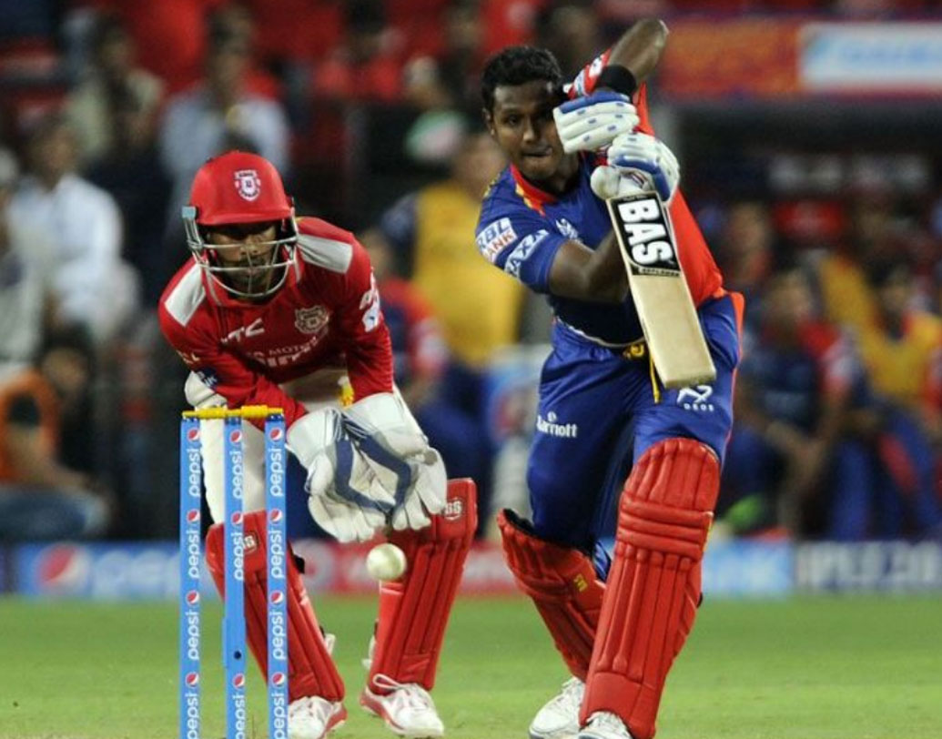 অ্যাঞ্জেলো ম্যাথিউজ: শ্রীলঙ্কান প্রাক্তন অধিনায়ককে ২০১৫ সালে সাড়ে ৭ কোটির বিনিময়ে দলে নিয়েছিল দিল্লি। কিন্তু, ১১টি ম্যাচ খেললেও তিনি করেছিলেন ১৪৪ রান। অলরাউন্ডার হিসাবে দলে এলেও পেয়েছিলেন মাত্র ৭টি উইকেট।