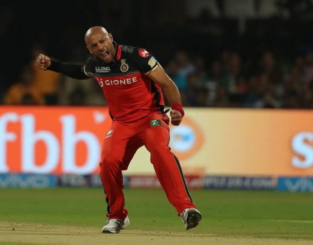 টাইমাল মিলস: ২০১৭-তে ১২ কোটিতে বেঙ্গালুরু নিয়েছিল এই পেসারকে। কিন্তু, দলকে রীতিমতো হতাশ করেছিলেন তিনি। পাঁচ ম্যাচে পেয়েছিলেন মাত্র ৫ উইকেট।