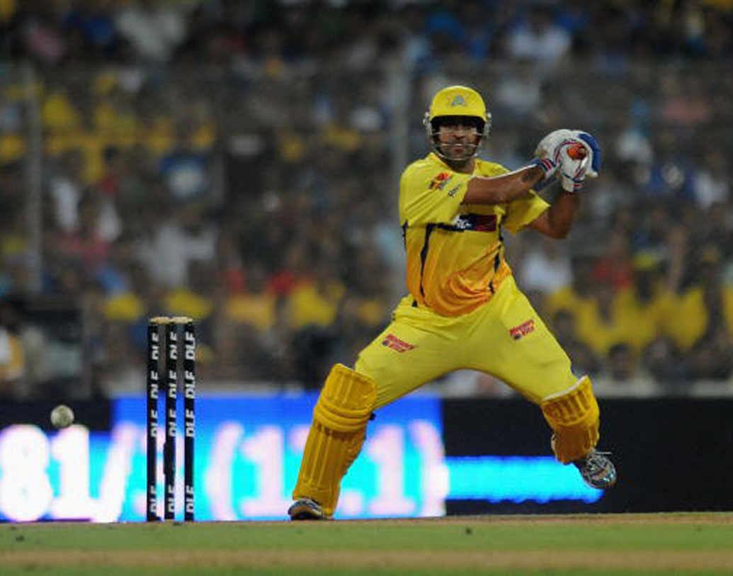 এমএস ধোনি: চেন্নাই সুপার কিংসের সব থেকে বড় ভরসা। এখনও পর্যন্ত ১৭৫টি ম্যাচ খেলেছেন। মোট রান ৪০১৬। চল্লিশের উপর গড় থাকা মিস্টার কুল যে কোনও মুহূর্তে ম্যাচের মোড় ঘুরিয়ে দিতে পারেন। সঙ্গে রয়েছে তাঁর অসাধারণ ক্রিকেট মস্তিষ্ক।