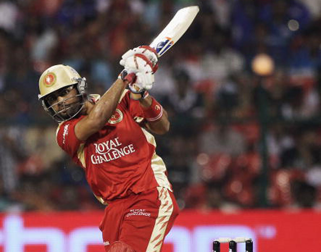 বিরাট কোহালি: ১৬৩টি ম্যাচ খেলা বিরাট নিঃসন্দেহে বেঙ্গালুরুর প্রধান গেম চেঞ্জার। চারটি সেঞ্চুরি, ৩৪টি অর্ধশতরান— প্রধান গেম চেঞ্জার হিসেব আর কাউকে ভাবাই যায় না।