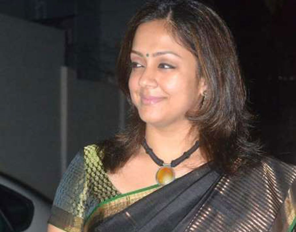 জ্যোতিকা: অক্ষয় খান্নার বিপরীতে ‘ডোলি সাজাকে রাখনা’ দিয়ে বলিউড যাত্রা শুরু মুম্বইয়ের জ্যোতিকার। পরবর্তীতে একাধিক তামিল ছবিতে অভিনয় করেছেন। করেছেন একাধিক তামিল নাটকও।