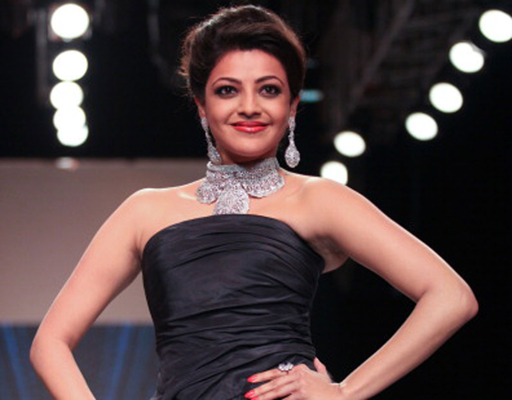 কাজল অগ্রবাল: ‘কিউ... হো গ্যায়া না’— দিয়ে মুম্বইয়ে হাতেখড়ি। এর পর একাধিক বলিউডি সিনেমা করলেও বেশি দাপট দেখিয়েছেন দক্ষিণী সিনেমাতেই। তামিল, তেলুগু ছবির অন্যতম হিট নায়িকা মুম্বইয়ের এই সুন্দরী।