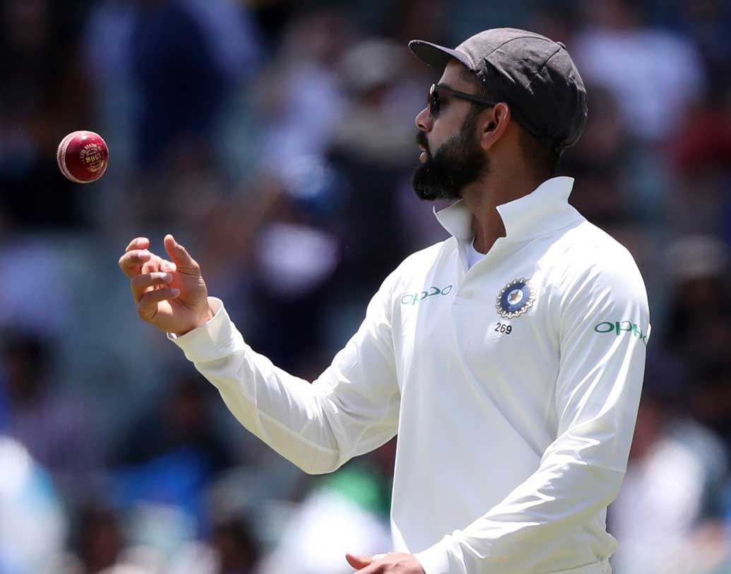 বিরাট কোহালি: দ্বিতীয় টেস্টে কোহালির অসাধারণ শতরান নিয়ে আলোচনা চলবে বহু দিন। সন্দেহ নেই অধিনায়ক কোহালিই ফের এই টেস্টে ভারতের বড় ভরসা।