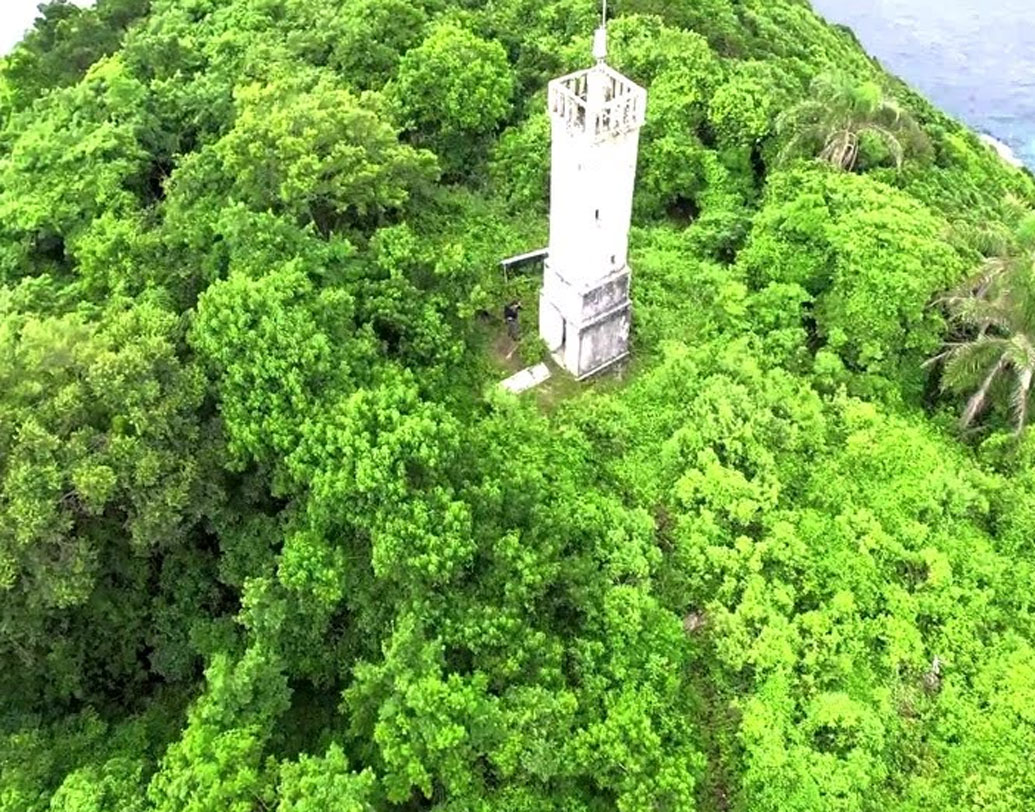 মত্স্যজীবীর ‘রহস্যময়’ মৃত্যুর পরেও ওই দ্বীপেই গিয়ে ডেরা বাঁধে কয়েক জন। লাইটহাউস রক্ষণাবেক্ষণের জন্য একটি পরিবার ওই দ্বীপে বেশ কয়েক বছর থাকতেন। ১৯০৯-’২০ পর্যন্ত ছিলেন তাঁরা। শোনা যায়, ঘরে ঢুকে পুরো পরিবারকে মেরে ফেলে সাপের দল।