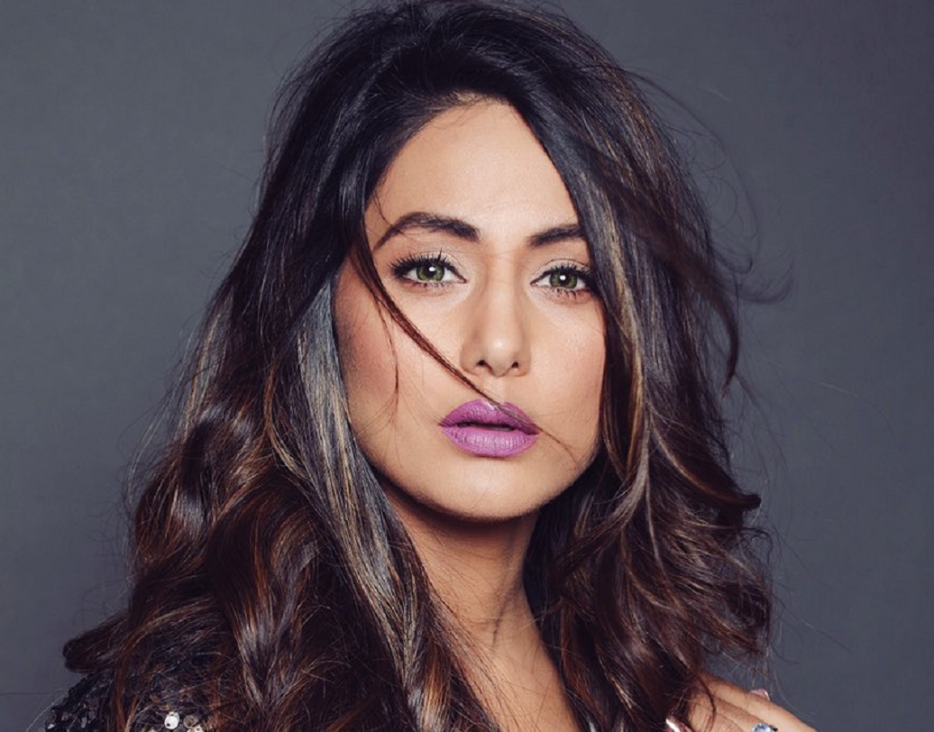 হিনা খান:প্রায় এক দশক ধরে নিজের ঘাড়ে একটি সিরিয়াল বয়ে নিয়ে গিয়েছিলেন। তবে সাফল্যের শিখরে পৌঁছন বিগ বসের মাধ্যমে। বাকিদের মতো বিশেষ সংগ্রাম করতে হয়নি তাঁকে। প্রথম সিরিয়ালের জন্য ৪৫ হাজার টাকা পেয়েছিলেন।