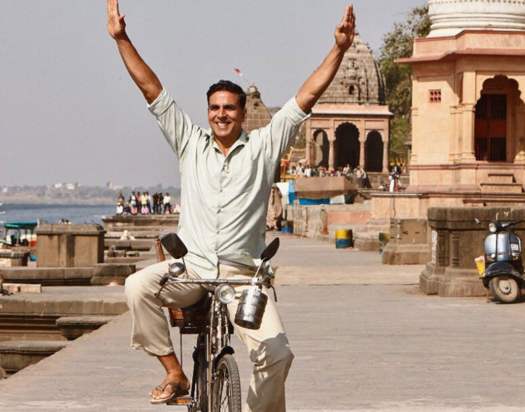 প্যাডম্যান: মেয়েদের স্যানিটারি ন্যাপকিন নিয়ে বিপ্লব ঘটিয়ে দেওয়া অরুণাচলম মুরুগানাথমের জীবনের উপর ভিত্তি করে তৈরি এই ছবিতে অক্ষয় কুমার, সোনম কপূর ও রাধিকা আপ্টে অভিনয় করেছেন। ২০ কোটি খরচ করে বানানো এই ছবিতে সামাজিক বার্তা যেমন আছে, তেমনই এক জনের জীবনসংগ্রামকে নিখুঁত ভাবে ফুটিয়ে তুলেছেন পরিচালক আর বালকি।