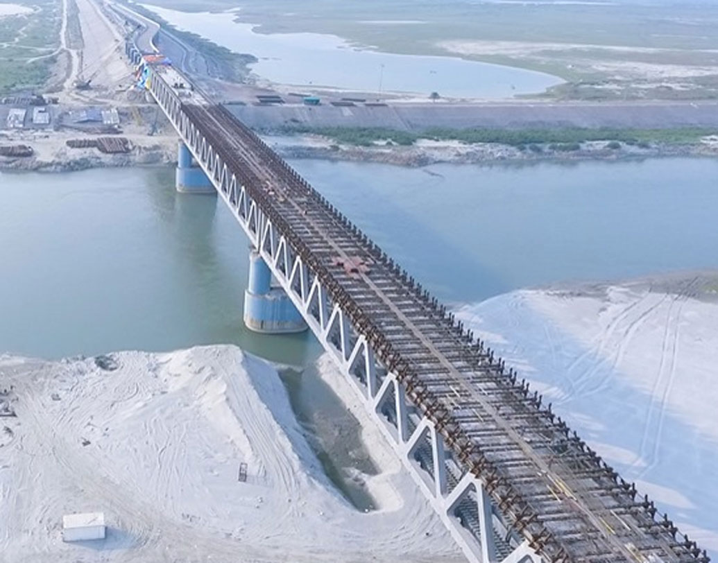 বগিবিল সেতু: অসমের ডিব্রুগড়ে ব্রহ্মপুত্র নদের উপর তৈরি করা হয়েছে সেতুটি। দৈর্ঘ ৪.৯৪ কিলোমিটার। ব্রিজটি তৈরি করতে খরচ হয়েছে ৫৯২০ কোটি টাকা।