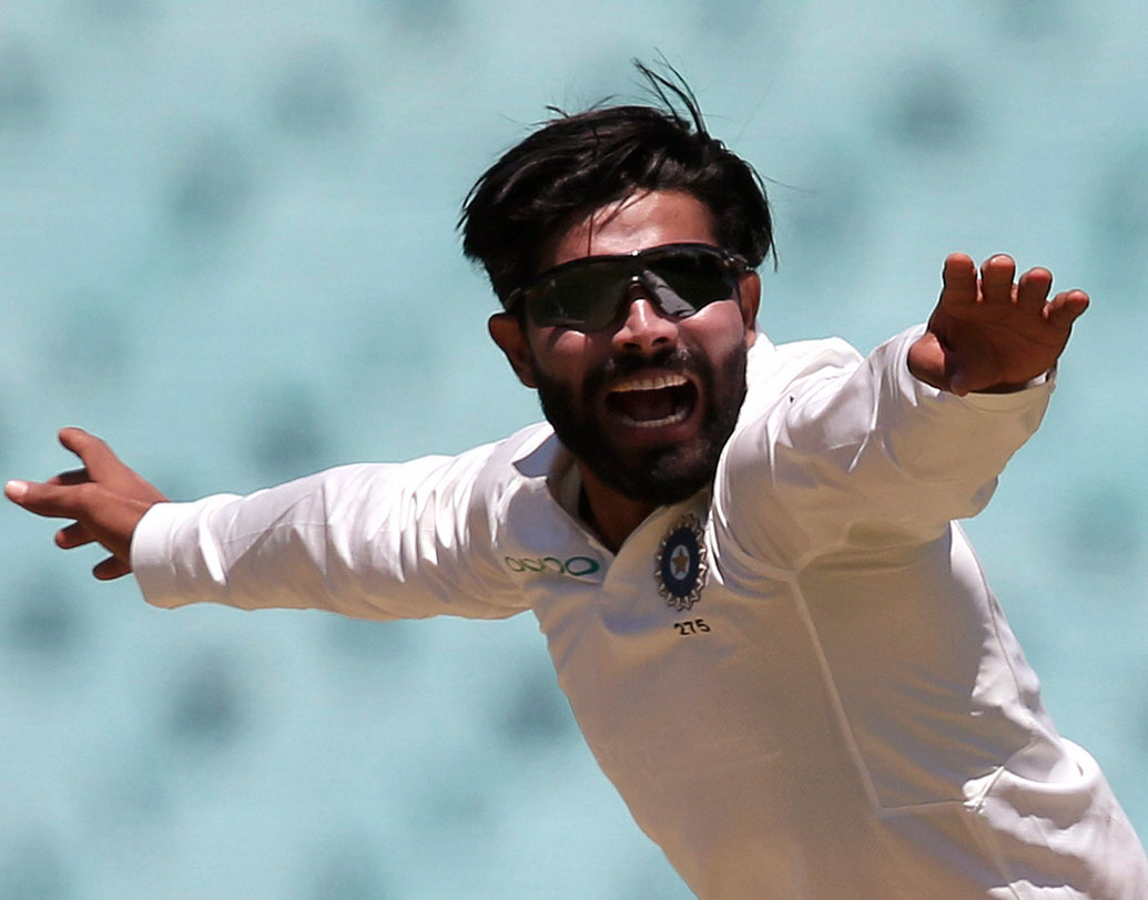 রবীন্দ্র জাডেজা: অশ্বিনের চোটের কারণে সুযোগ মিলল। আগের ম্যাচে কোনও স্পিনার না খেলানোয় সমালোচনার মুখে পড়েছিলেন বিরাটরা। চোটের কারণে প্রথমে সন্দেহ ছিল জাডেজাকে নিয়েও। তবে ফিট হয়েই দলে এলেন।