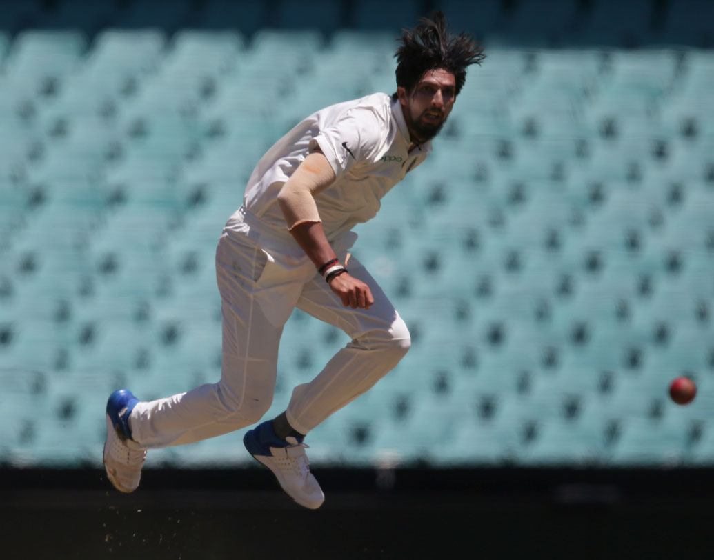 ইশান্ত শর্মা: অসাধারণ ফর্মে রয়েছেন ভারতীয় দলের তিন সিমার। প্রাথমিক ধাক্কা বা নতুন বলে বিপক্ষের কাছে ত্রাস হয়ে ওঠার ক্ষেত্রে ইশান্ত অন্যতম। তৃতীয় টেস্টে ইশান্ত বড় ফ্যাক্টর হতে পারেন।