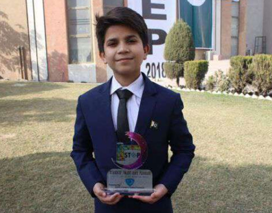 হামিদ সফি: এগারো বছরের পাকিস্তানী ছেলেটা কলেজে দাপটের সঙ্গে পড়াচ্ছে। তার অসাধারণ বক্তব্য রীতিমতো ভাইরাল হয় সোশ্যাল মিডিয়ায়।