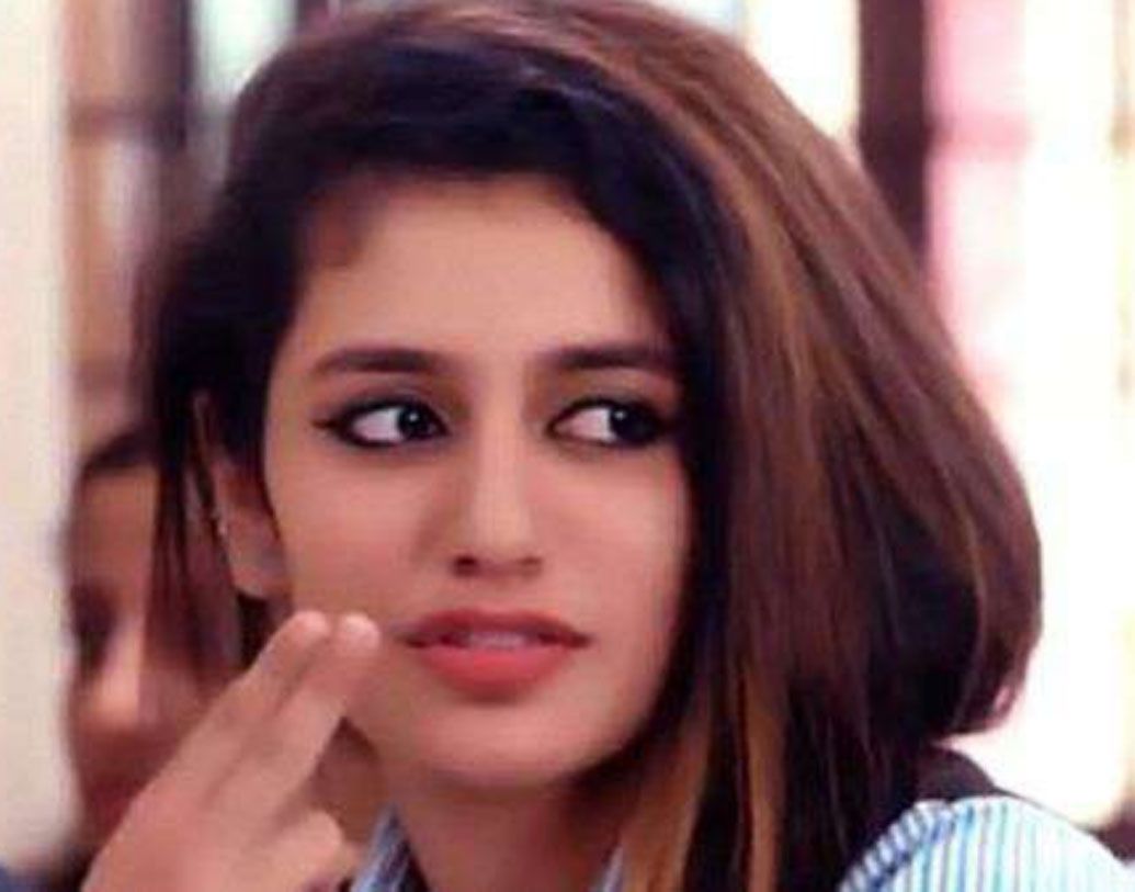 প্রিয়া প্রকাশ ভেরিয়ার: তাঁর চোখের ইশারায় নিয়ন্ত্রণ হারিয়েছিল যুব-হৃদয়। অষ্টাদশী প্রিয়া প্রকাশ ভেরিয়ারের সেই চোখের ইশারা রীতিমতো ভাইরাল হয়েছিল সোশ্যাল মিডিয়ায়।