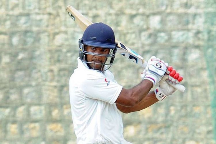 এই বছরেই ওয়েস্ট ইন্ডিজের বিরুদ্ধে ভারতের টেস্ট স্কোয়াডে এসেছিলেন তিনি। কিন্তু খেলেননি। পৃথ্বী শ চোট পাওয়ায় অস্ট্রেলিয়া সফরে শেষ দুই টেস্টের দলে এসেছেন মায়াঙ্ক। এবার অবশ্য তিনি খেলছেন টেস্ট।