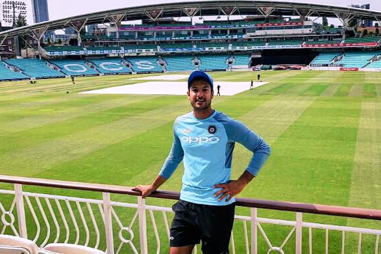 ইন্ডিয়ান প্রিমিয়ার লিগে দিল্লি ডেয়ারডেভিলস, রাইজিং পুণে সুপারজায়ান্ট, রয়্যাল চ্যালেঞ্জার্স ব্যাঙ্গালোরের হয়ে খেলেছেন মায়াঙ্ক। এখন তিনি রয়েছেন কিংস ইলেভেন পঞ্জাবে।