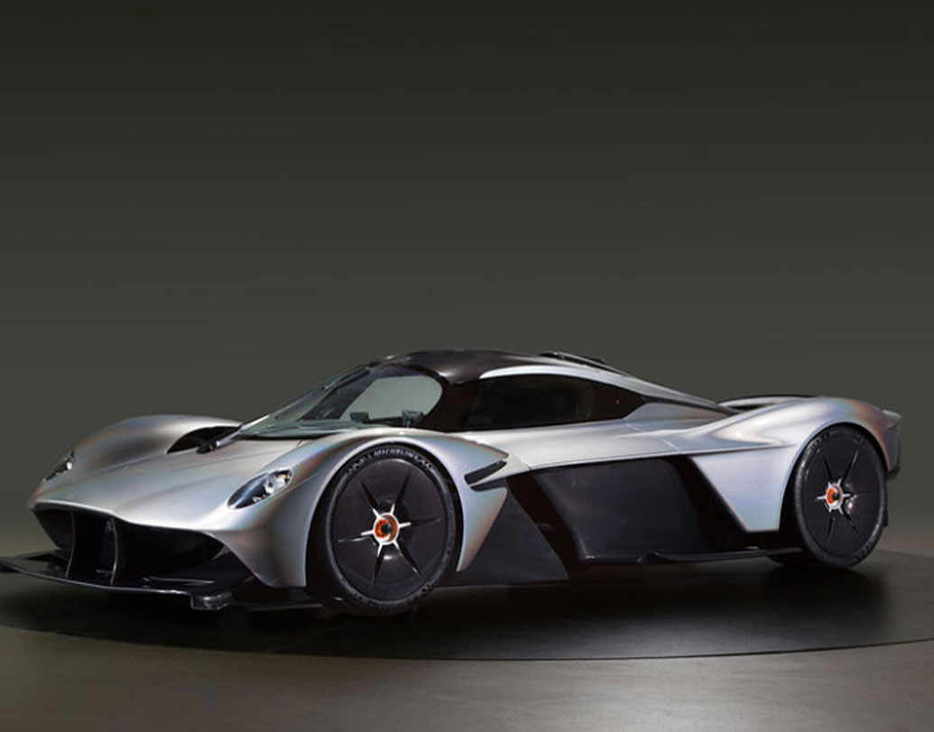 অ্যাস্টন মার্টিন ভালকিরি: এটাকে এ এম-আর বি ০০১ এবং নেবুলা কোড নামে ডাকা হয়। অ্যাস্টন মার্টিনের লিমিটেড প্রোডাকশনের হাইব্রিড ইলেকট্রনিক স্পোর্টস কার। দাম ২৩ কোটি টাকা।