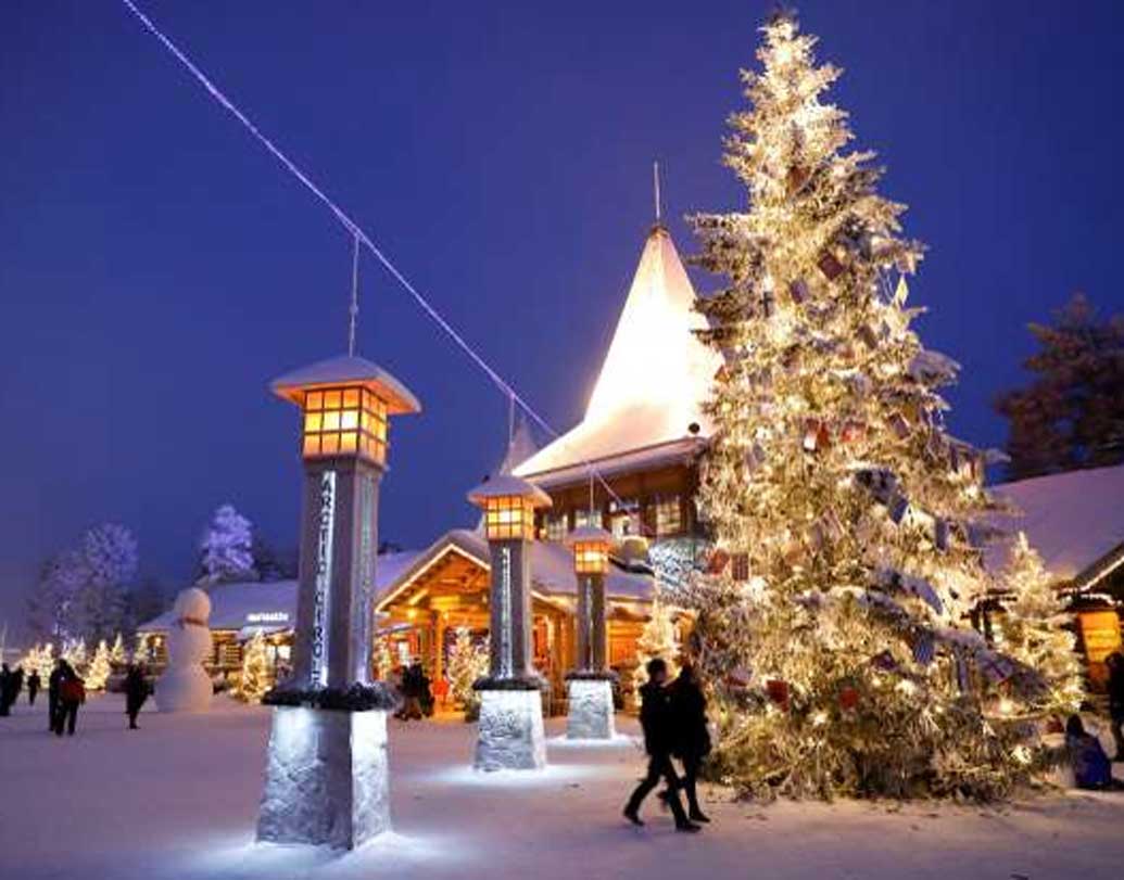 ২০১০ সালে রোভানিয়েমিকেই সান্তার ‘অফিসিয়াল হোমটাউন’ বলে ঘোষণা করা হয়। সেই থেকে প্রতি বছর গড়ে প্রায় ৩ লক্ষ মানুষের আনাগোনা এখানে।