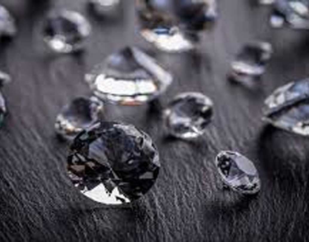 এই বিস্ফোরণে সৃষ্ট মারাত্মক চাপ ও তাপের ফলে ‘কোর্স-গ্রেইনড’ পাথর সুয়েভাইট তৈরি হয়েছিল। এতে থাকে কাচ, কার্বন কেলাস ও হিরে।