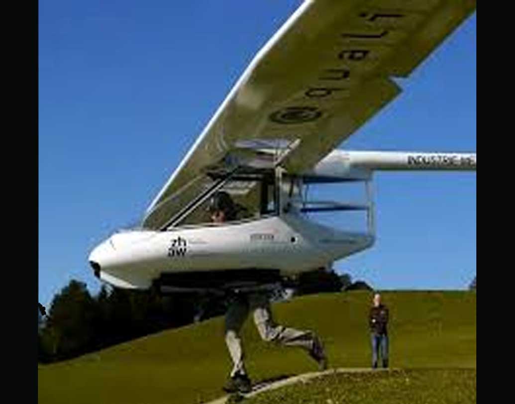 কিন্তু এমনটা যদি হত, বিমানে চেপে বসা যেত, আর দিব্যি সাইকেলের মতো চালিয়ে উড়ে যাওয়া যেত আকাশে! এমনটা কিন্তু কল্পনা নয়। এমনটাই ঘটেছে বাস্তবে।