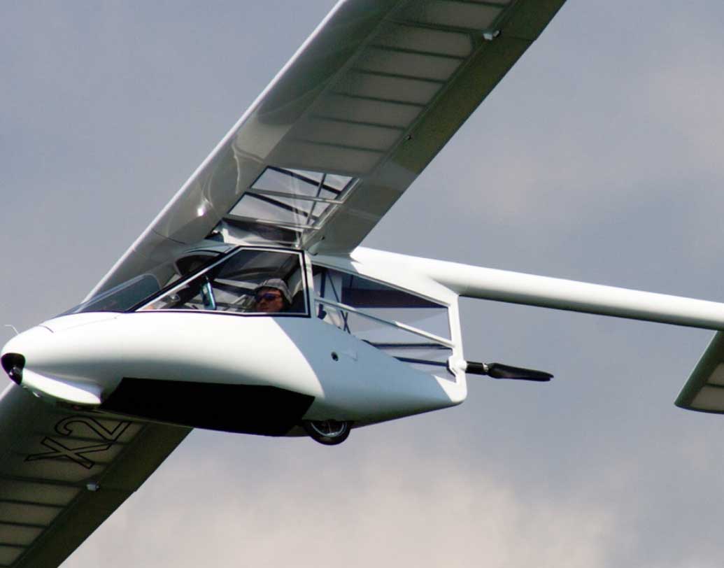 এক আসন বিশিষ্ট এই হাই টেক বিমানগুলি সুইজারল্যান্ডের একটি সংস্থার তৈরি।