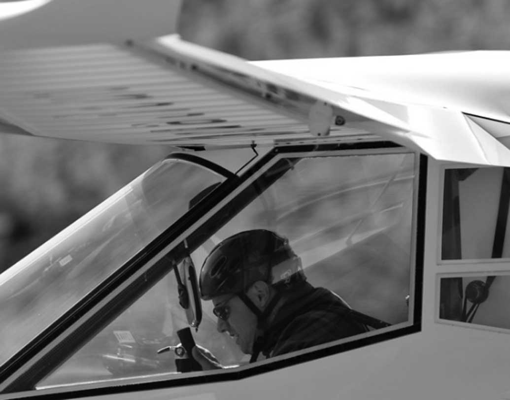 আমেরিকা ও অস্ট্রেলিয়াতেও পরীক্ষামূলক ভাবে চালানো হয়েছে এই বিমান। তা সফলও হয়েছে। গাড়ির বদলে যদি নিজের এমন একটি বিমান থাকত, তা হলে মন্দ হত না, বলছেন অনেকেই।