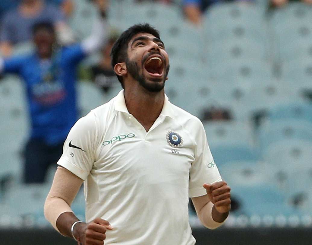 এর পরই শুরু বুমরার তাণ্ডব। তাঁর প্রথম শিকার ওপেনার মার্কাস হ্যারিস। হুক মারতে গিয়ে লং লেগে ইশান্তকে সহজ ক্যাচ দেন হ্যারিস। ৩৬ রানে পড়ে দুই উইকেট।