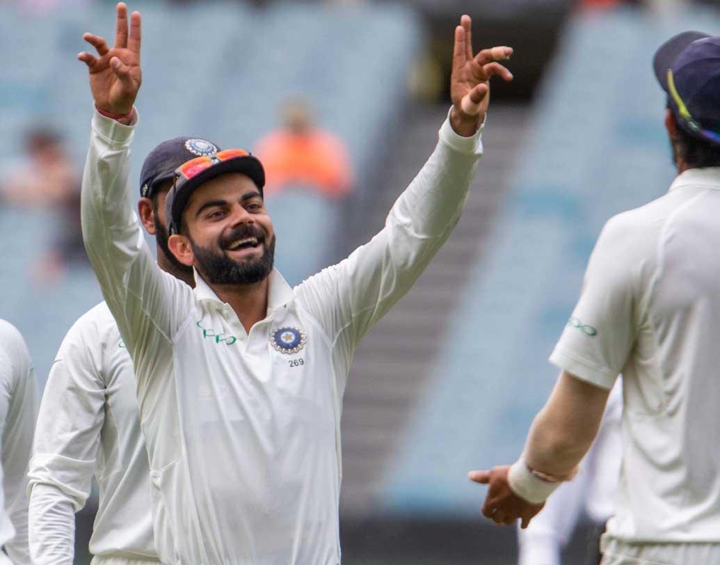 দুই ওপেনারকে হারিয়ে সেই যে চাপে পড়ে অস্ট্রেলিয়া, তা আর কাটেনি। লাঞ্চের আগে টিম পেনের দল হারায় আরও দুই উইকেট। লাঞ্চে চার উইকেটে ৮৯ ছিল অস্ট্রেলিয়ার স্কোর। যা মনোবল বাড়ায় বিরাট কোহালির দলের।