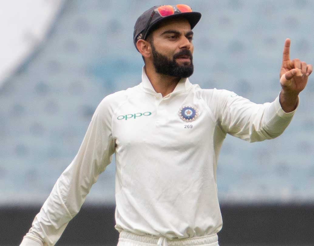 এদিন সকালে দ্বিতীয় ইনিংসে পাঁচ উইকেটে ৫৫ নিয়ে শুরু করেছিল ভারত। আট উইকেটে ১০৬ ওঠার পর ডিক্লেয়ার করে দেন কোহালি। ভারতের লিড দাঁড়ায় ৩৯৮ রানের।