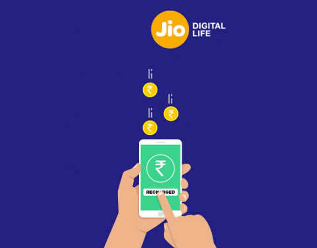 নতুন বছরে ফুল ক্যাশব্যাকের অফার এনেছে জিও। ৩৯৯ টাকার প্রিপেইড রিচার্জের ক্ষেত্রে পুরোটাই ফিরে পাওয়া যাবে। অনলাইন হোক বা রিটেলার্স, যেখান থেকেই রিচার্জ করান না কেন এই সুবিধা পাবেন। তবে ৩১ ডিসেম্বরের মধ্যে রিচার্জ করিয়ে ফেলতে হবে।