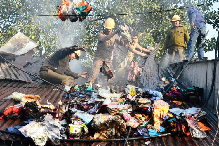 5 shops were destroyed in a devastating fire in Siliguri