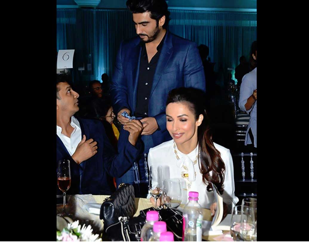 প্রায় এক বছর আগে বিক্রম ফডনিস মাহুরতের পার্টিতে এক সঙ্গেই গিয়েছিলেন দু’জনে। আরবাজ খানের ভাই সোহেল আসার ঠিক আগেই পার্টি থেকে বেরিয়ে যান অর্জুন।