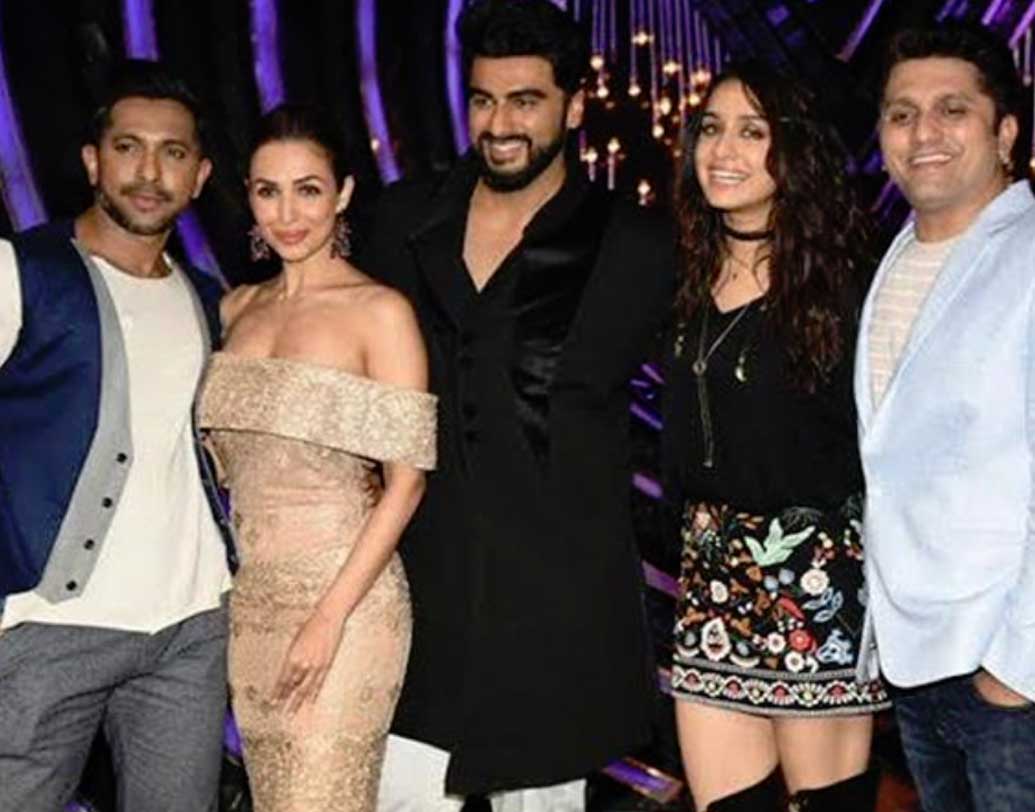 সোনাক্ষী সিন‌্হার সঙ্গে অর্জুন কপূরের সম্পর্কের গুঞ্জন ছিল। কিন্তু তাতে চিড় ধরে। ‘নাচ বালিয়ে’-তে তখন সোনাক্ষীর বদলে বিচারক হয়ে আসেন মালাইকা অরোরা।