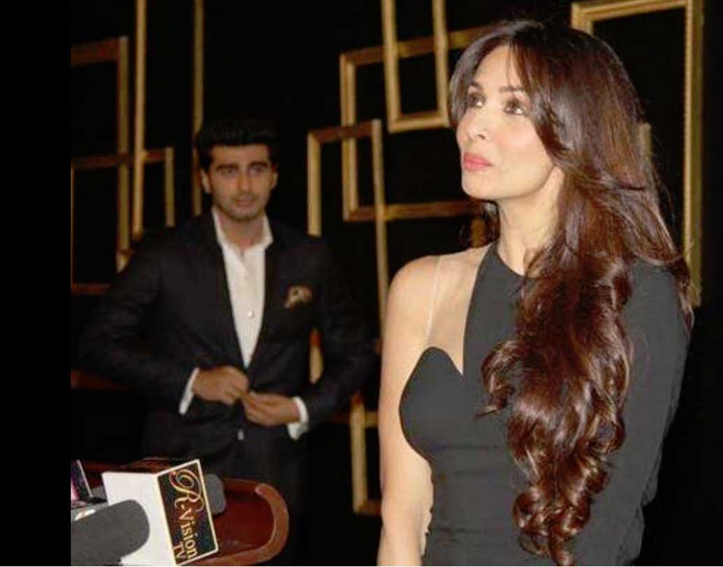 মালাইকা বারবার বলেছেন, অর্জুন আমার প্রিয় বন্ধু। মিলান বিমানবন্দরেও দু’জনকে পরস্পরের হাত ধরে দেখা গিয়েছিল। কিন্তু অর্জুন এত দিন মুখ খোলেননি। সম্প্রতি অবশ্য অর্জুন জানিয়েছেন, তিনি আর সিঙ্গল নয়।