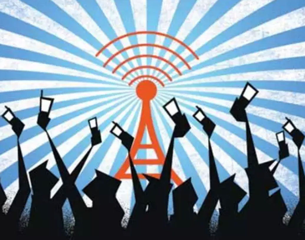 ফোন, মেসেজ, ই-মেল বা সোশ্যাল মিডিয়া— স্মার্টফোনে যে যে কাজ আপনি করতেন সবই করতে পারবেন স্যাটেলাইট মোড অন হওয়ার পর। আবার প্রয়োজনে মোড বদলে স্যাটেলাইট থেকে সাধারণ স্মার্টফোনেও পাল্টে নিতে পারেন নিজের ফোনকে।