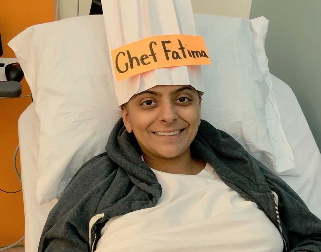 অস্ত্রোপচার হওয়ার পর ফতিমার ছবি দেখে চমকে উঠেছিলেন অনেকে। ফতিমা কিন্তু ইতিবাচক ভাবেই নিয়েছেন বিষয়টা। বলেছেন, হাতগুলো সচল রাখতেই হবে তাঁকে।